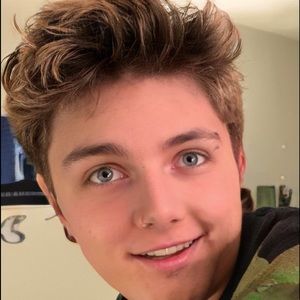 Meet your Posher, Hallie